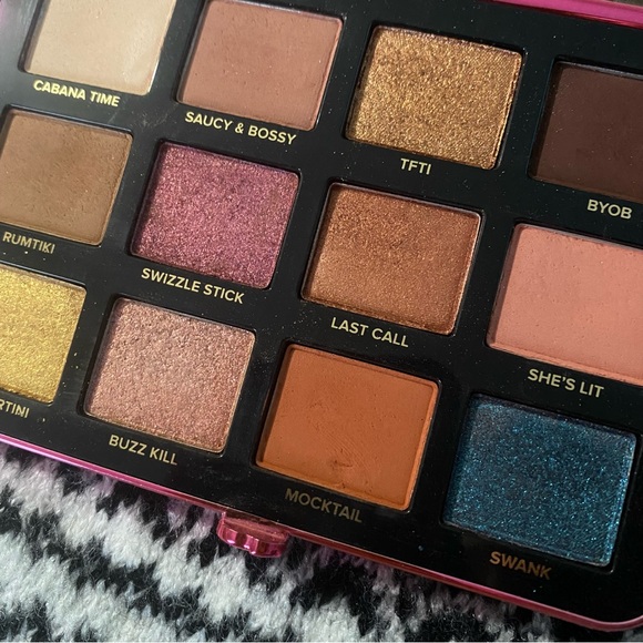 Too Faced Peach eyeshadow - Picture 4 of 6